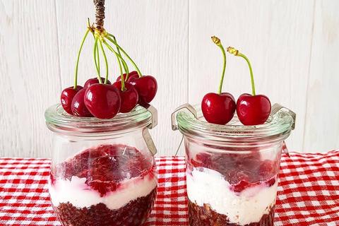 Foresta nera con mandorle