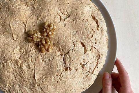 Torta di noci meringate