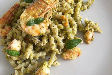 Busiate con pesto di pistacchio e mazzancolle
