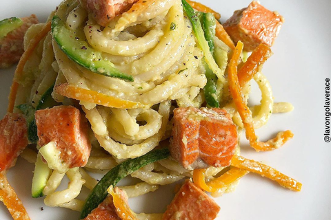 Pici con salmone e pesto di Nocciole Manuzzi