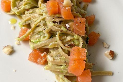 Linguine al pesto di avocado e noci del brasile