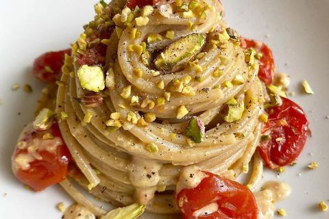 Spaghetti con pesto di pistacchi