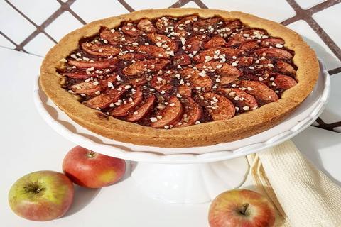 Crostata con mele, mandorle e cannella